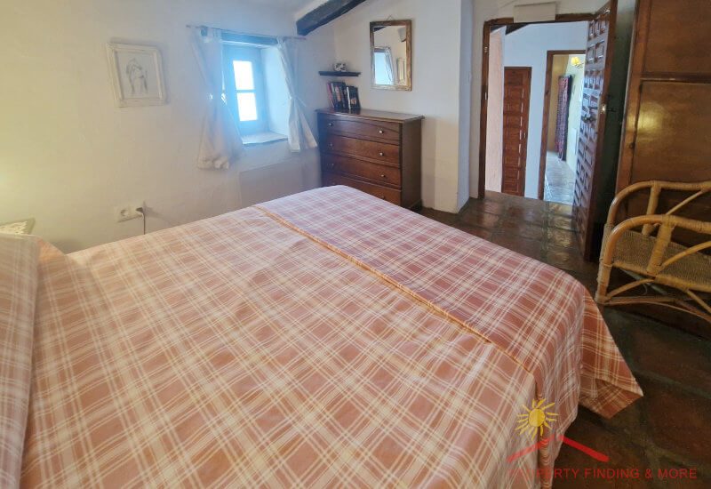 A small staircase leads to the bedroom
