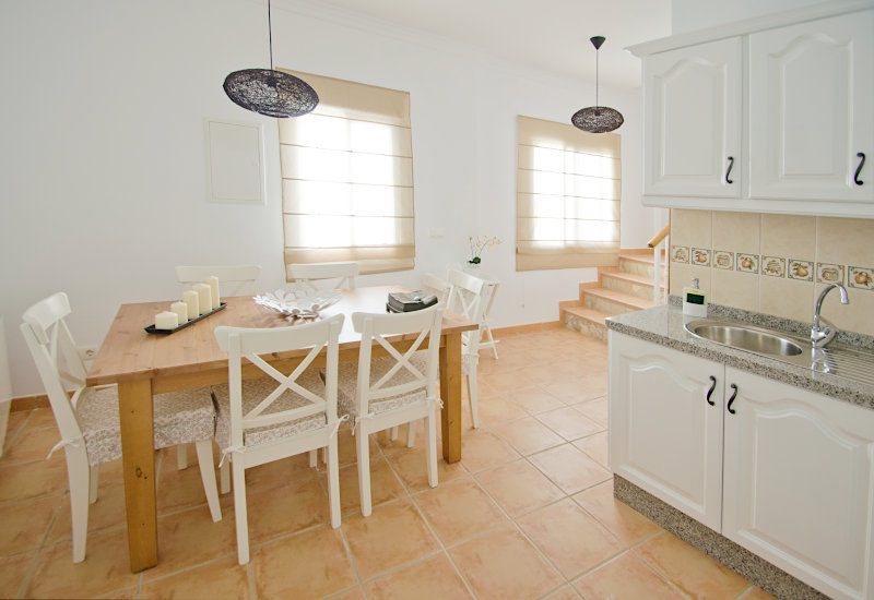 kitchen with dining area for 6 persons