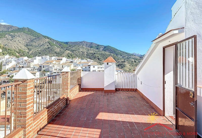 Large second terrace with view over Sedellla