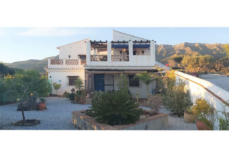 Finca Ladera house and garden view.