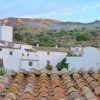 Het terras met uitzicht op de berg Maroma en de daken van Sedella