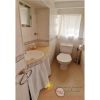 2. Badezimmer Kleines Duschbad mit Toilette, Dusche und Waschbecken sowie Fenster