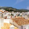 Uitzicht over het oude dorp Sedella met typische andalusische daken.