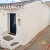 Casa Marina ist ein typisches altes weißes Dorfhaus in Sedella, das komplett renoviert wurde.