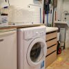 Bijkeuken in de kelder Er is een bijkeuken met wasmachine in de kelder