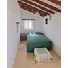Schlafzimmer 2 Kleines Schlafzimmer im Obergeschoss für ein Einzelbett und ein rustikales kleines Fenster