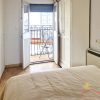 Slaapkamer 2 Slaapkamer 2 met meegebracht bed en een glazen deur naar het balkon