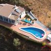 Casa Ladera Bovenaanzicht van het perceel van Casa Ladera met huis, terras en zwembad