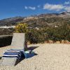 Foto van de zithoek van de tuin met uitzicht op de Maroma