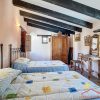 Slaapkamer met twee bedden