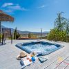 Jacuzzi-Deck Auf der Terrasse des Poolbereichs befindet sich die Jacuzzi-Terrasse mit herrlichem Blick auf die Axarquia