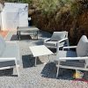 Terras Het terras ligt voor de slaapkamer met zithoek en tafeltennistafel