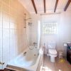 En-suite Bathroom 
The master bedroom has an en-suit bathroom with tube, toilette and basin as well as natural light