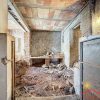 Stal Stal met deur in het oude huis