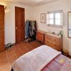 Hoofdslaapkamer De hoofdslaapkamer heeft een dressoir, een kingsize bed en een en-suite badkamer