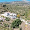 Cortijo la Zapatera is situated in the hilly landscape of the Axarquía with the Maroma in the background