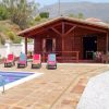 Foto Casa de Madera met zwembad en zonneterras